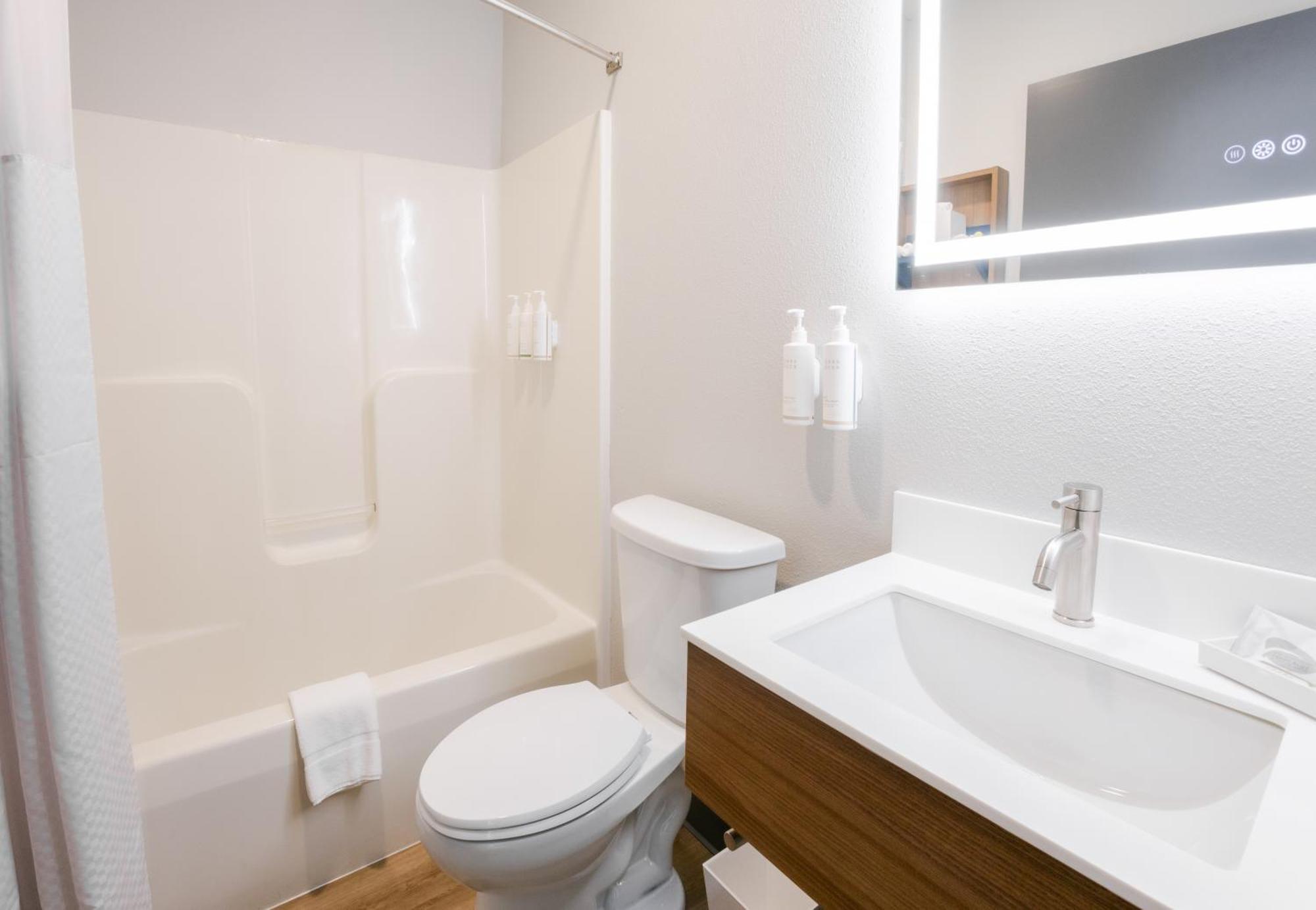 Microtel Inn & Suites Springville Bagian luar foto