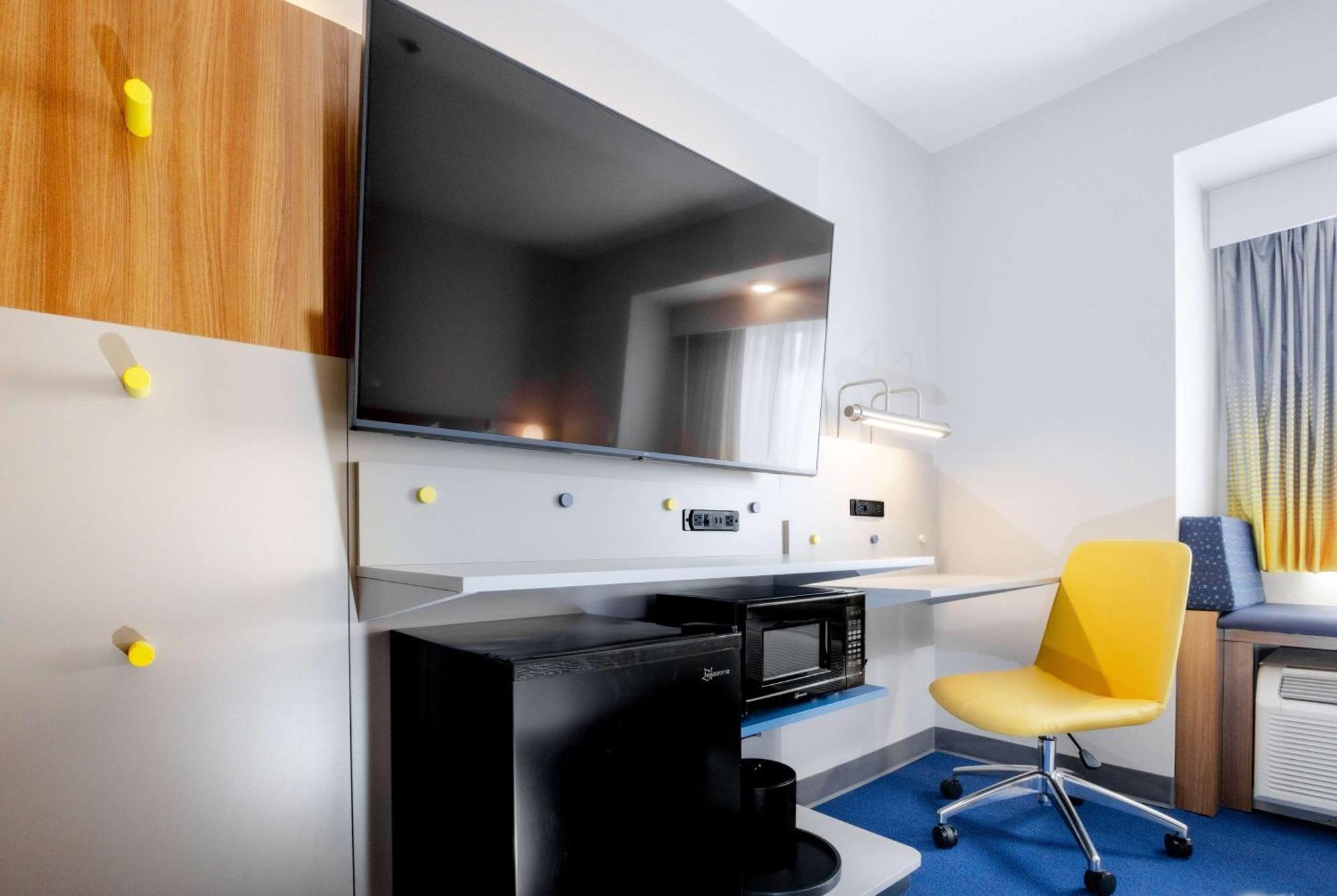 Microtel Inn & Suites Springville Bagian luar foto