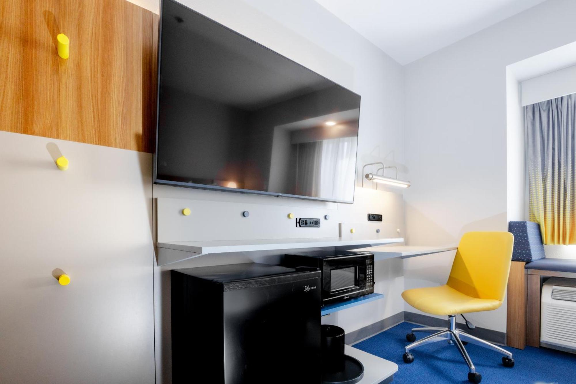 Microtel Inn & Suites Springville Bagian luar foto